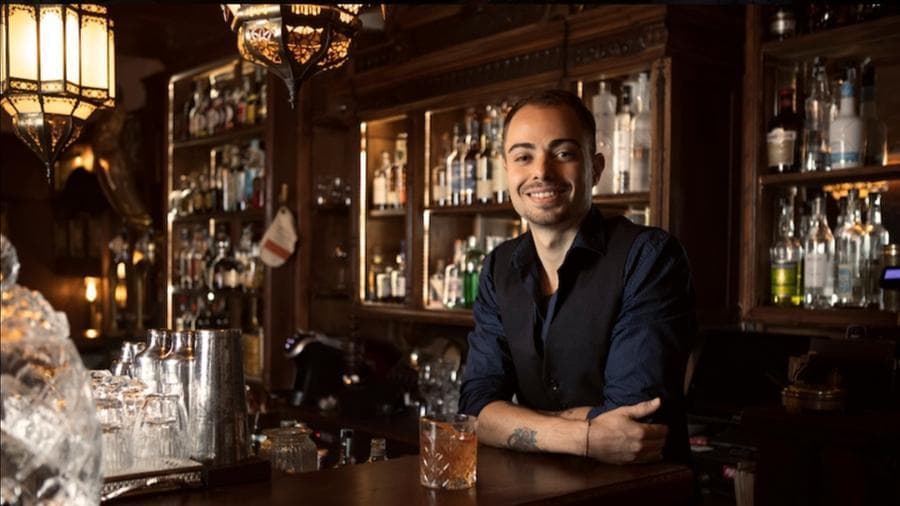 Alessio De Simone, bartender del Wisdomless Club di Roma
