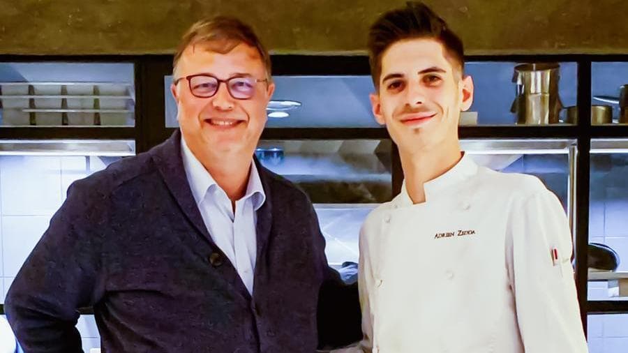 Frank Fol e Adrien Zedda, 24 anni, chef del Culina Hortus di Lione, giudicato dalla guida il miglior ristorante vegetariano del 2020
