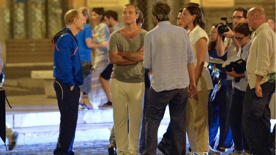 Jude Law a Roma nel 2015 sul set di "The Young Pope" di Paolo Sorrentino  (©Agostino Fabio/LaPresse)
