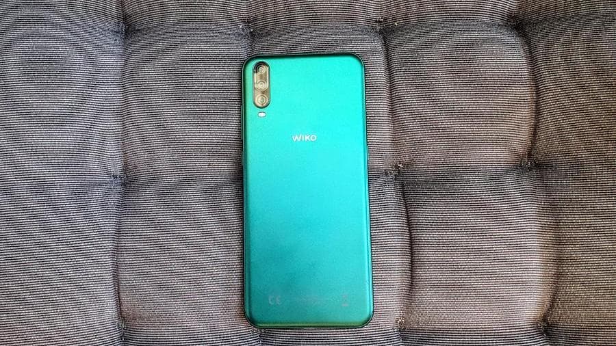Wiko View 4 Lite è molto grande, potrebbe non entrare in tutte le tasche (Giacomo Barbieri / La Stampa)
