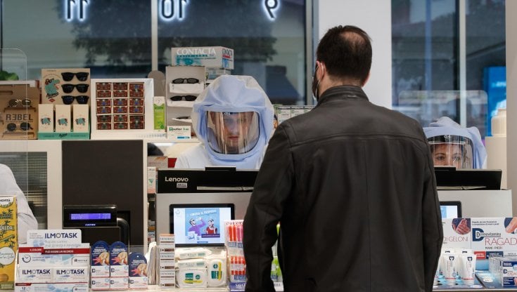 Covid, dal paracetamolo all'ibuprofene scarseggiano i farmaci 