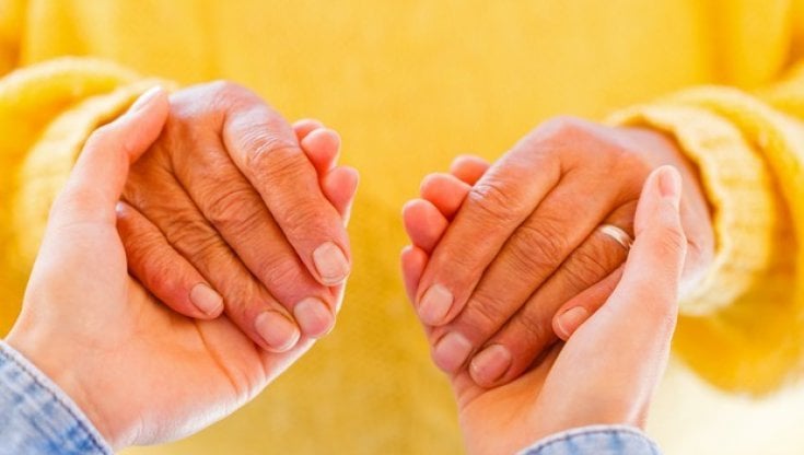 La scommessa contro il Parkinson, la stimolazione elettrica per 'ripulire' i neuroni 
