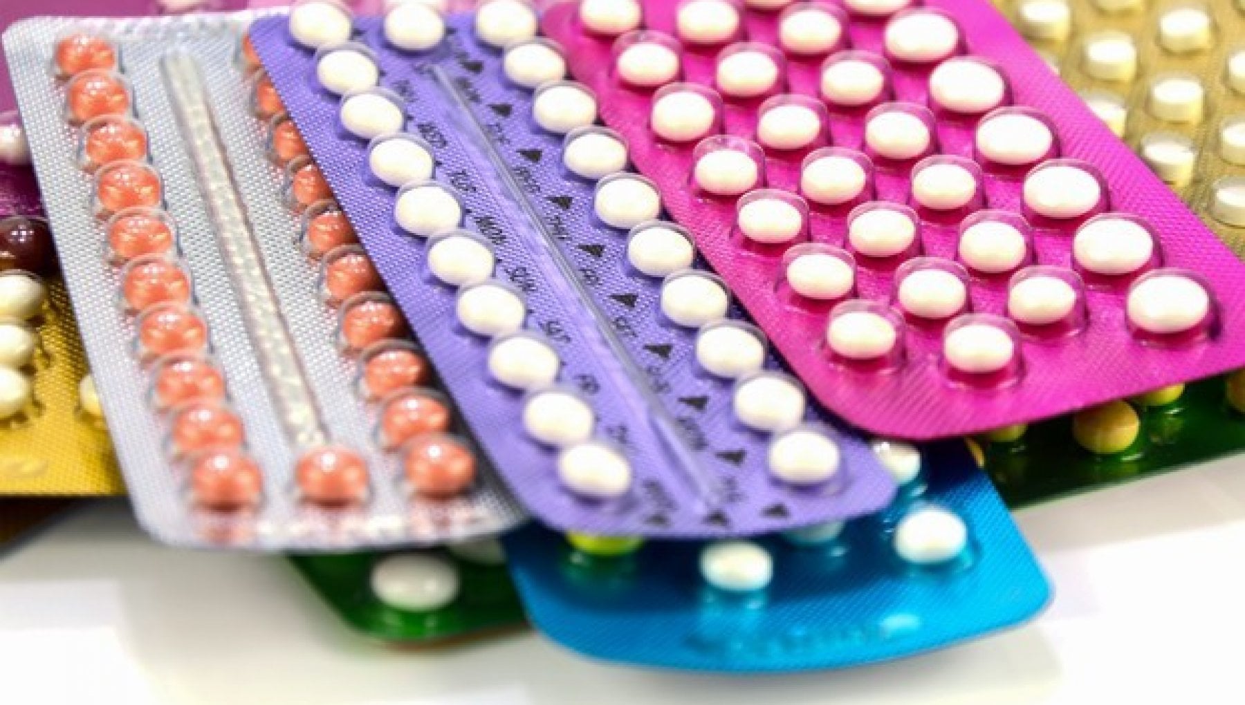 Vaccino Astrazeneca, meglio evitare la pillola anticoncezionale ...
