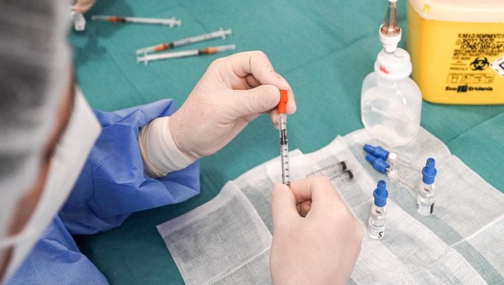 Covid, la vaccinazione da sola potrebbe non bastare