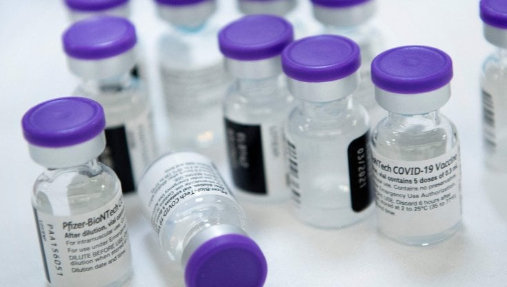 Vaccino Covid: il Pfizer funziona bene sugli adolescenti