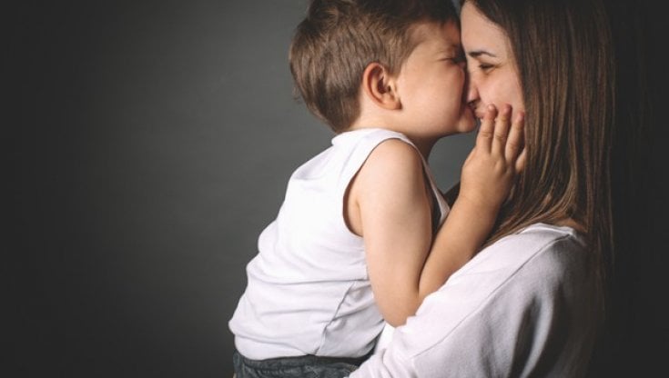 Abbraccia il tuo bambino, sarà un adulto più empatico