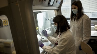 "Cos&igrave; curiamo il covid con gli anticorpi monoclonali"