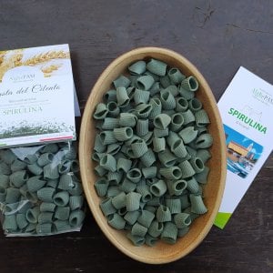 Fa bene e combatte l'invecchiamento: tutti pazzi per l'alga spirulina