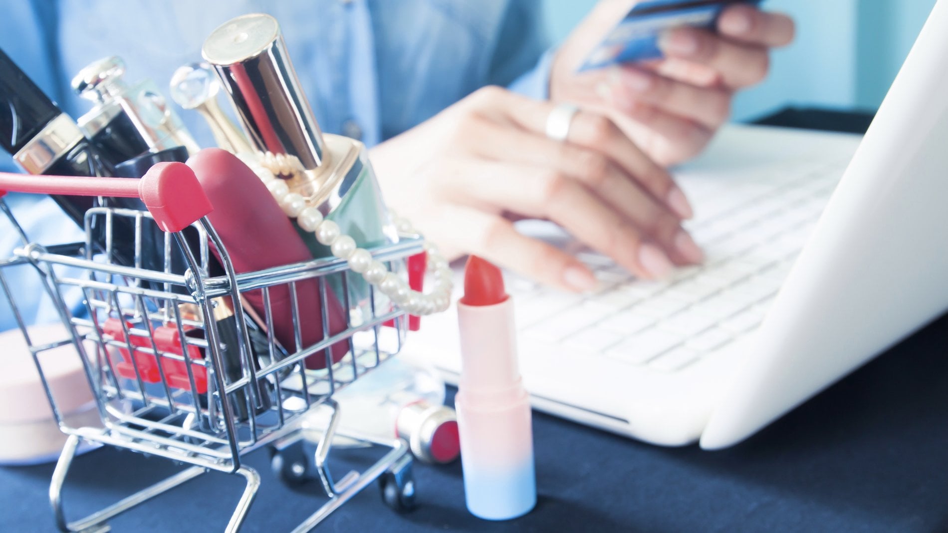 Non useremo più il trucco come facevamo prima: ecco come la pandemia cambierà la nostra beauty routine - Vimarsana News