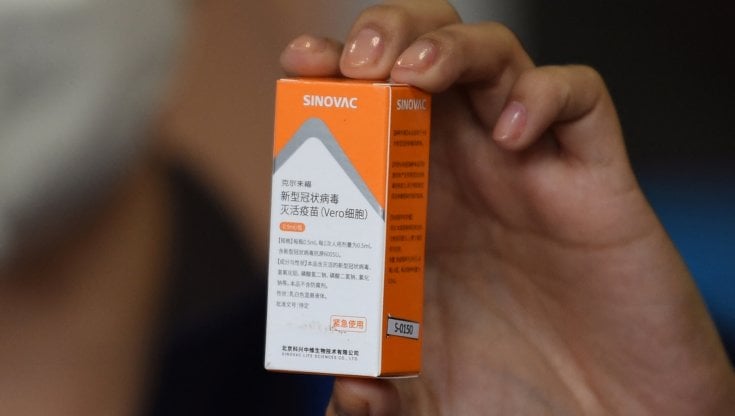 Covid, per i vaccini cinesi l'autorizzazione Ema e Oms è più vicina. Ma i dati pubblicati sono ancora pochi