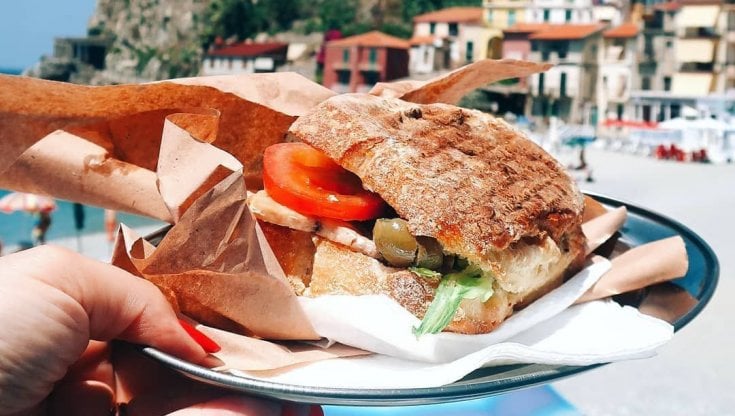 Ama la Sicilia, va in agriturismo e vuole spendere poco: ecco il turista gastronomico del 2021 