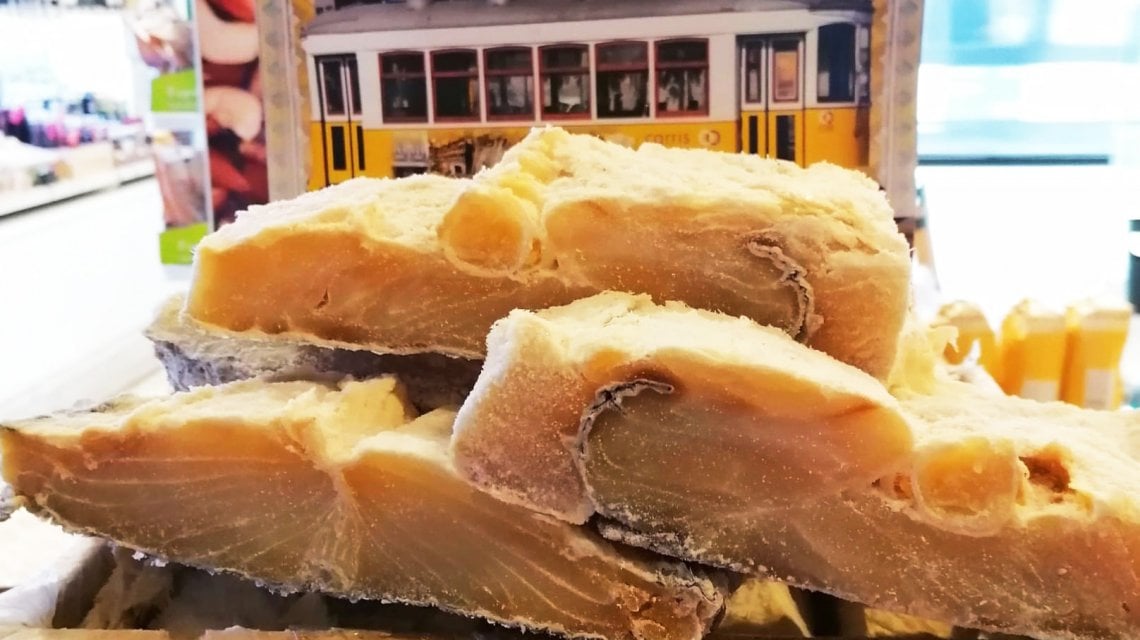 Lo storico negozio Rei do Bacalhau vende conserve, pesce sotto sale o dissalato e stoccafissi (@Marco Moretti)