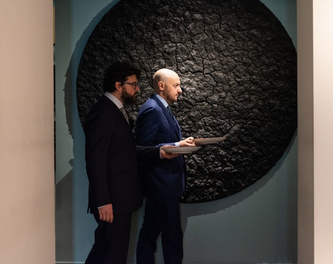 Al lavoro con il ma&icirc;tre e sommelier dell'Osteria Francescana Beppe Palmieri (@Martino Lombezzi)