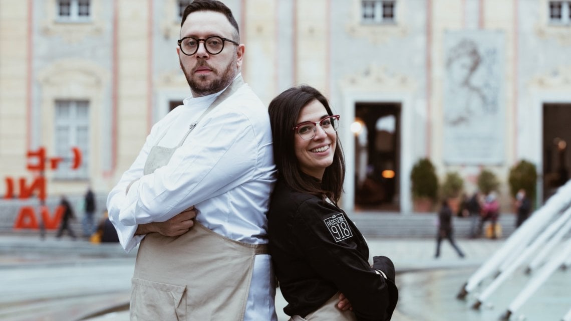 Sessant'anni in due, hanno avuto il coraggio di aprire nel gennaio 2021 la loro 918, pasticceria che prende il nome dai chilometri che dividono il XVI arrondissement di Parigi e Genova