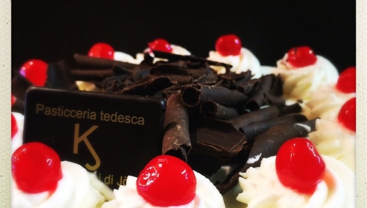 La foresta nera, specialit&agrave; dolce tedesca che a Genova ha trovato casa nella pasticceria Konditorei