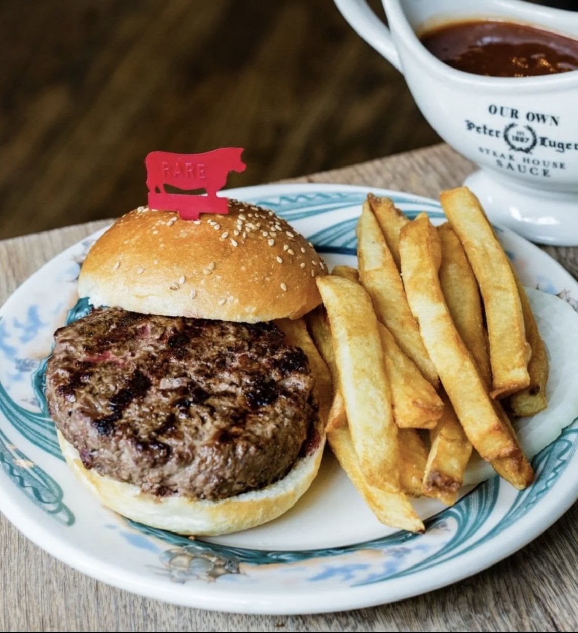 La semplicit&agrave; dell'hamburger di Peter Luger a Brooklyn