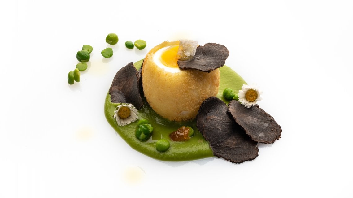Uovo croccante con piselli, kumquat candito e tartufo di Norcia
