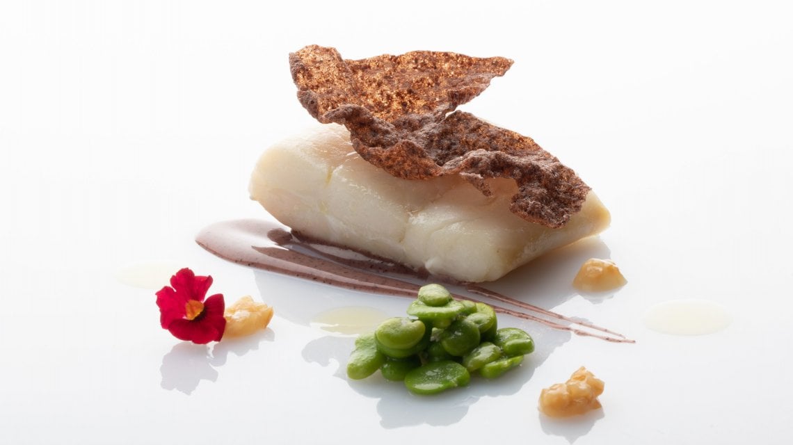 Baccal&agrave; con crema di riso Venere, fave e salsa al limone