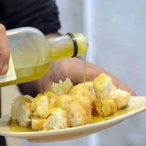 Cibo d'estate, la pillola magica per dimagrire non esiste: occhio agli effetti collaterali