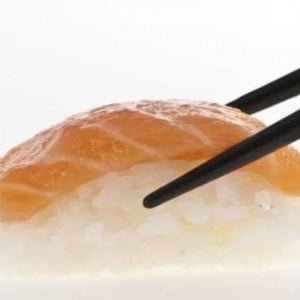 Italiani e sushi, un rapporto di odio e amore: ecco gli errori da non fare 