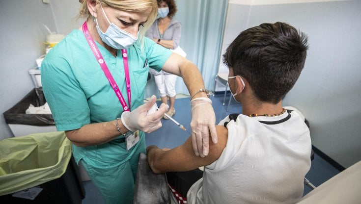 I pediatri. "Vaccinare ragazzi contro il covid serve". I casi sotto i 19 anni sono 638.000