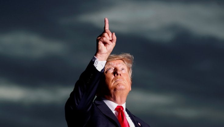 Trump fa causa a Facebook, Twitter e Google