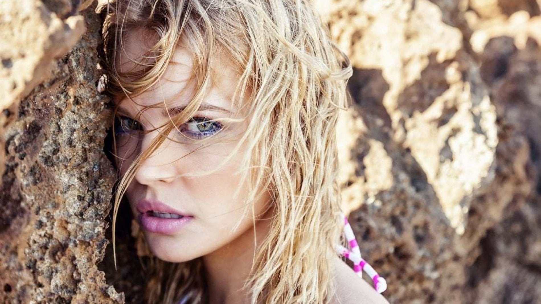 Trucco in spiaggia: sì o no? Guida per non rinunciare al make up in riva al mare - Vimarsana News