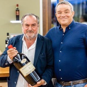Il guru dell’enologia Michel Rolland: “Dealcolati o in lattina? Ai vini da marketing dico no”