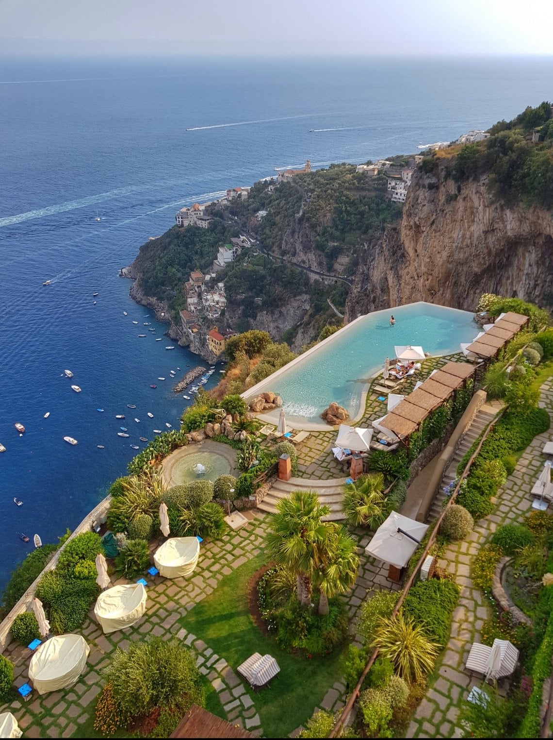 La piscina a sfioro