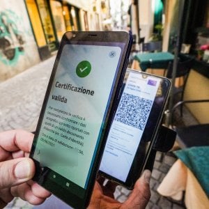 Ristoranti e bar, entra in vigore il green pass. Ecco cosa cambia per clienti e gestori di locali