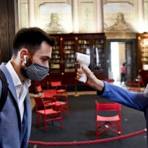 Covid, che cosa sappiamo della variante delta. E come possiamo proteggerci
