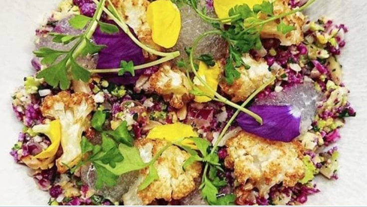 Piatto&nbsp;a base di cavolfiore di Adrien Zedda, chef del Culina Hortus di Lione