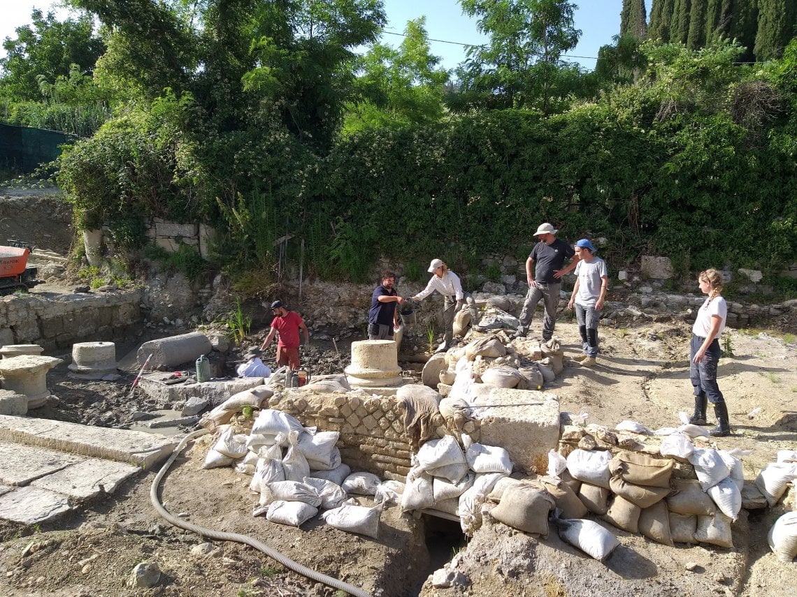 Gli archeologi al lavoro&nbsp;nel santuario romano del Bagno grande a San Casciano