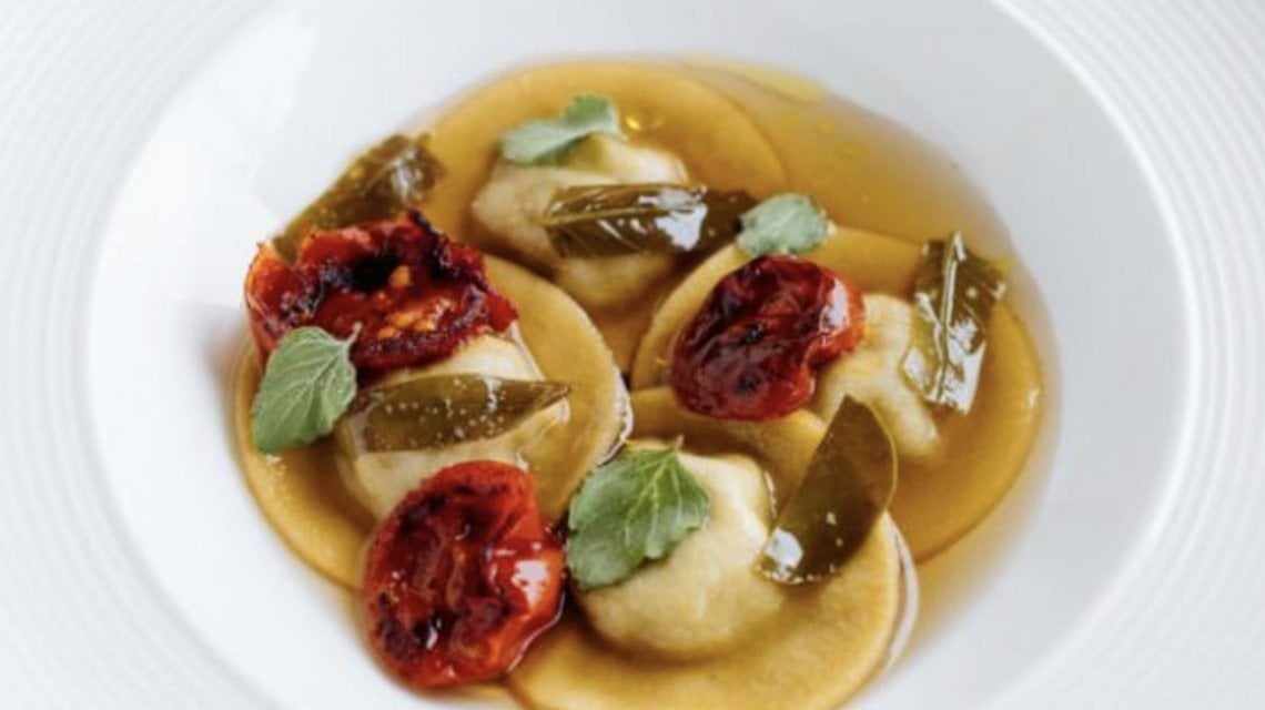 Bottoni di Melanzana, Brodo di Nepitella, Foglie di Cappero e Pomodorino