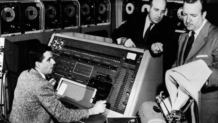 Italian Computer. Man Un computer azzecca il vincitore delle elezioni americane e nessuno gli ...