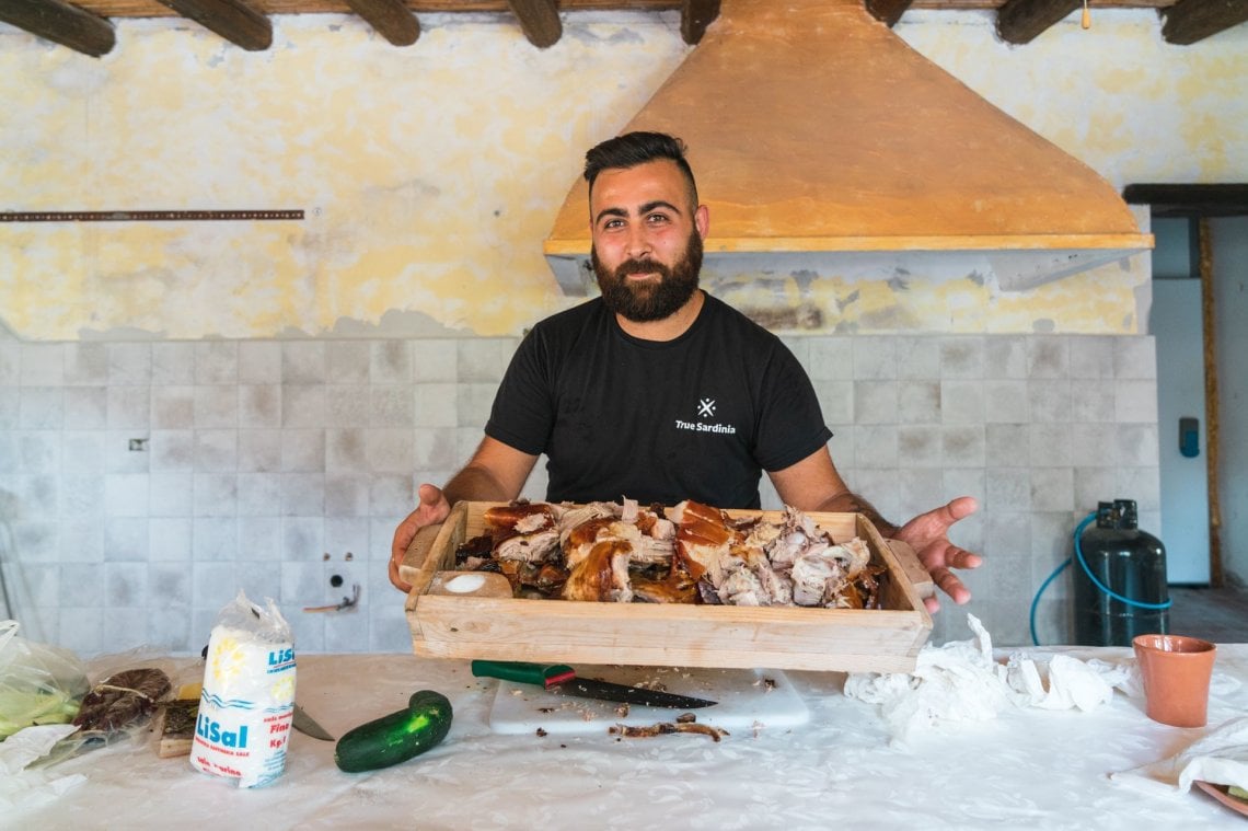 Luca Manca e il suo porceddu (@Sara Furlanetto)