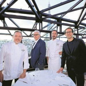 Vi raccontiamo ADMO, il nuovo ristorante di Ducasse e Albert Adrià: "A cena per 380 euro (vini esclusi) sui tetti di Parigi"