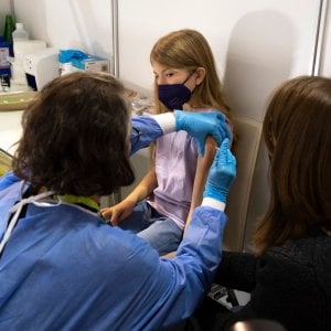 Vaccino Covid ai bambini, le vostre domande. "Ha senso fare un sierologico prima di immunizzarlo?"