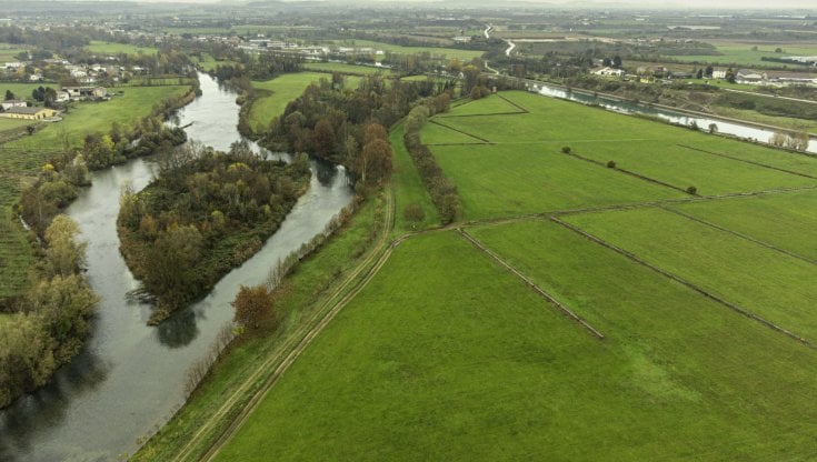 Il fiume Mincio nei pressi di Goito visto da un drone (@Stefano Saccani)