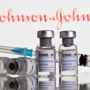Vaccino Covid, l'Ema: "Ok al richiamo J&J dopo almeno due mesi per over 18"