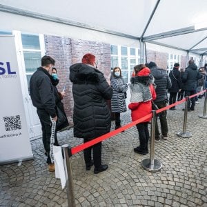 Omicron, cosa fare in caso di sintomi