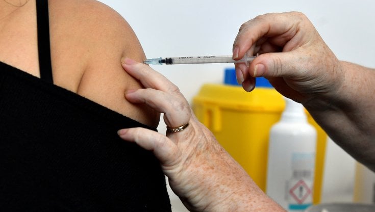 Vaccino contro Omicron, Pfizer - BioNTech avvia i test clinici 