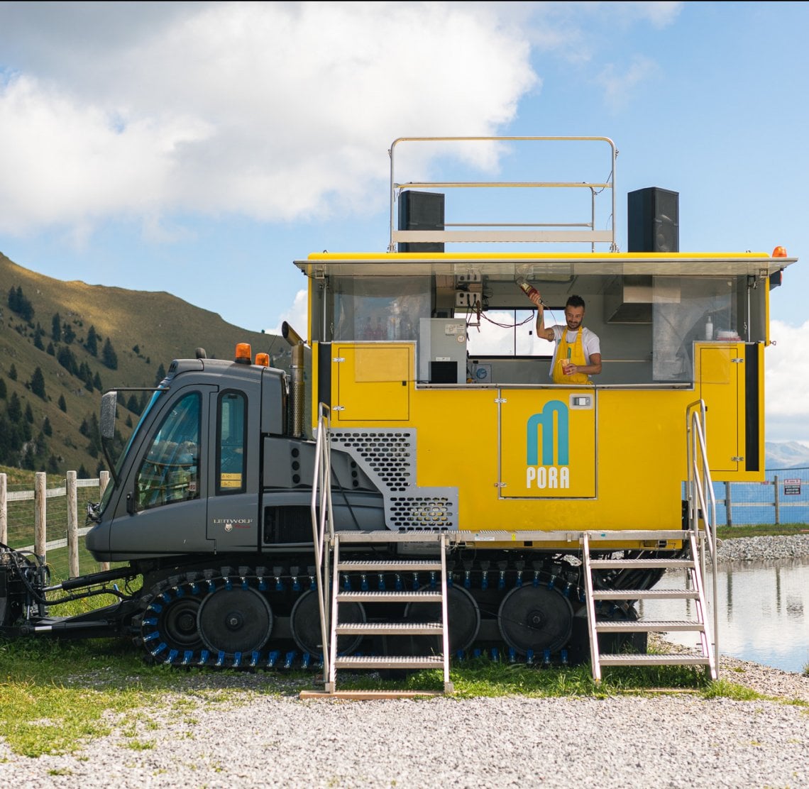 Il food truck Strin&ugrave; al Monte Pora vista Presolana, nella Bergamasca