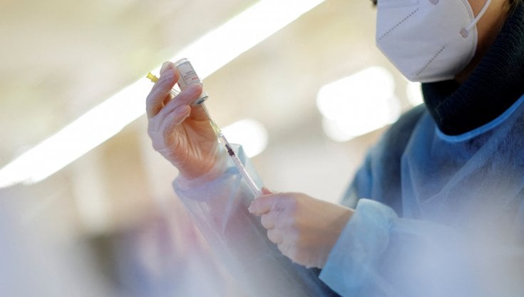 Vaccino Moderna, dalla Fda arriva l'approvazione definitiva