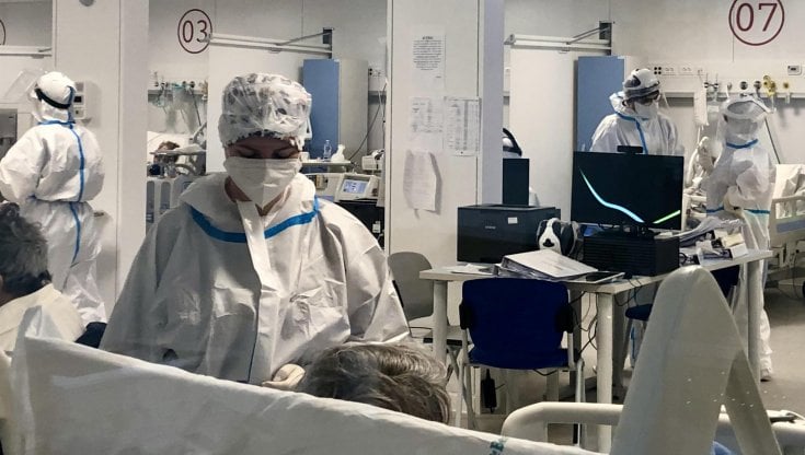 Covid e ospedali: "Basta con i reparti ghetto per chi non ha i sintomi della malattia"