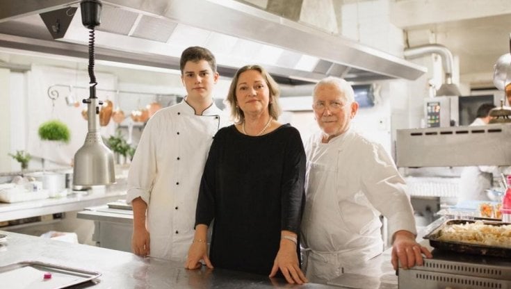 Le nozze d'oro di Piero Bertinotti in cucina: da camionista a super chef al Pinocchio di Borgomanero