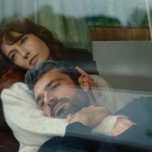 "Mio marito mi ha tradito con un uomo".  Cosa accade se l'amante è dello stesso sesso, come nella serie 'Le fate ignoranti'