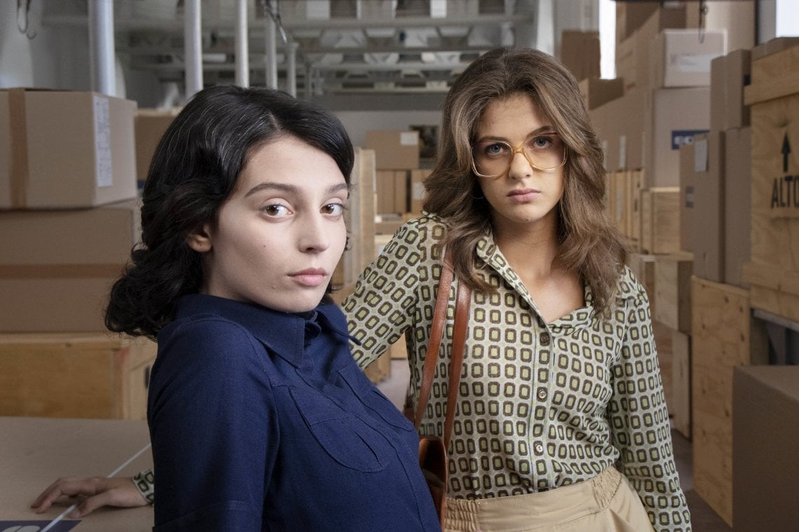 Lila (Gaia Girace) e Margherita Mazzucco (Len&ugrave;)