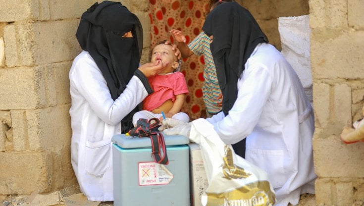 La campagna di vaccinazione a Marib City, Yemen, a novembre 2021 (foto &copy; UNICEF/UN0565937)