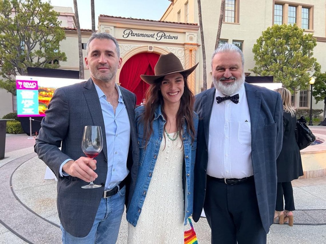 Sa sinistra, Dino Borri di Eataly, la modella Elisa Sednaoui e Matteo Ascheri, presidente del Consorzio di tutela Barolo e Barbaresco